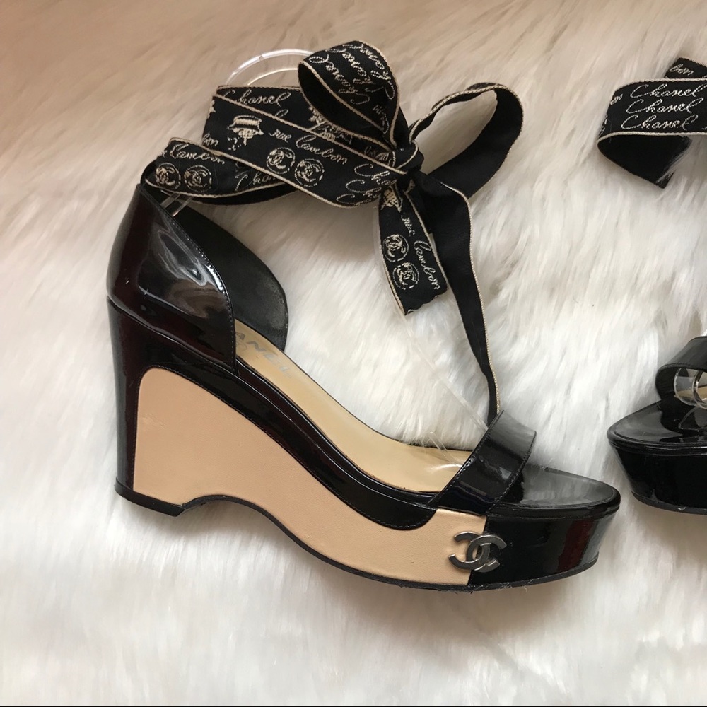 ⭕️SOLD⭕️ CHANEL Cannon CC Logo Lace-Up Sandals - Picture 2 of 8